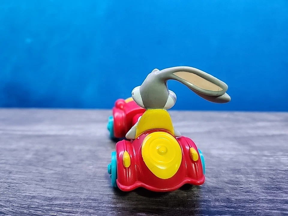 Bugs Bunny en auto rojo que se estira - Imagen 3