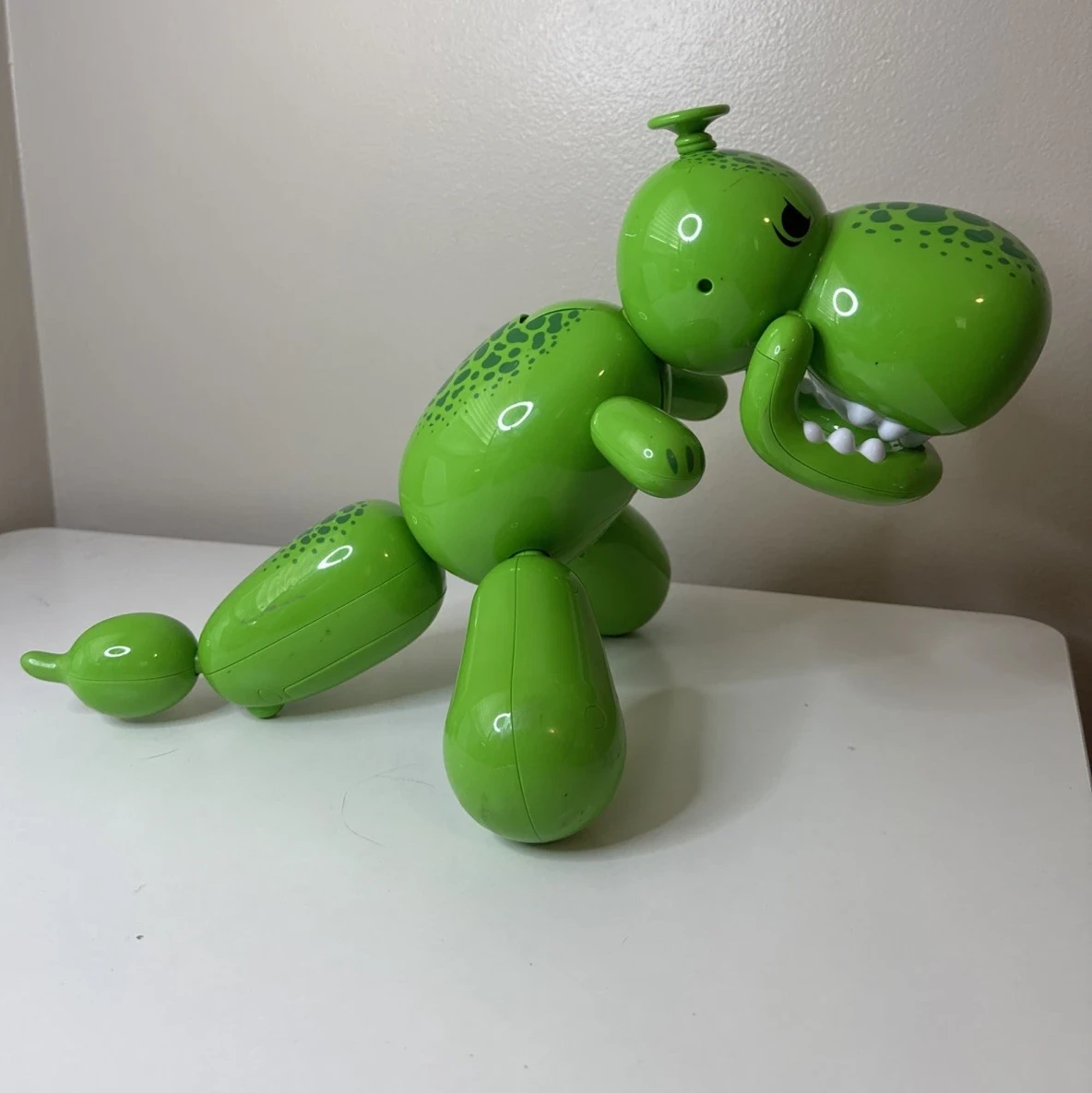 Squeakee El Dinosaurio Globo - Imagen 2